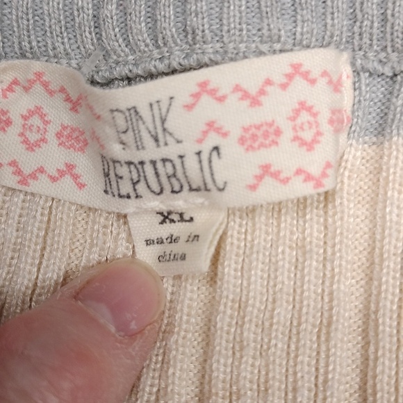 Pink Republic women's long sleeved light sweater size XL - Picture 2 of 10